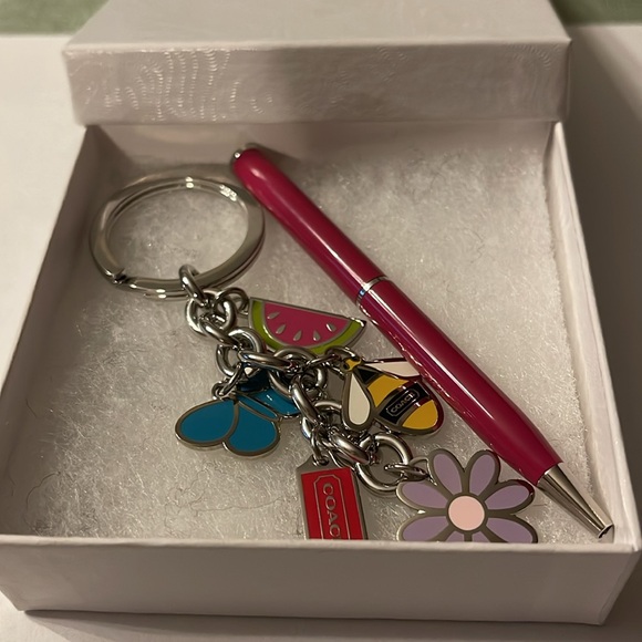 Coach Keychain and Pen Set - Picture 5 of 5